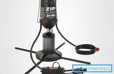 En la foto: esta opción se puede instalar en cualquier lugar y disfrutar de una ducha caliente, el agua se calienta desde el quemador, la bomba funciona con baterías En la foto: esta opción se puede instalar en cualquier lugar y disfrutar de una ducha caliente, el agua se calienta desde el quemador, la bomba funciona con baterías