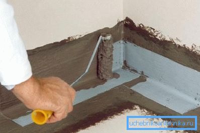 En la foto, cabina de ducha de bricolaje, impermeabilización con materiales especiales. En la foto, cabina de ducha de bricolaje, impermeabilización con materiales especiales.