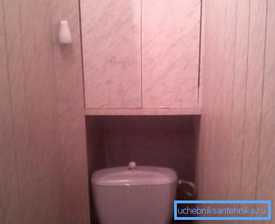 En la foto - la versión terminada del baño terminando paneles de plástico. En la foto - la versión terminada del baño terminando paneles de plástico.