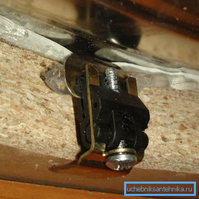 La foto muestra claramente la manera de instalar sujetadores. La foto muestra claramente la manera de instalar sujetadores.