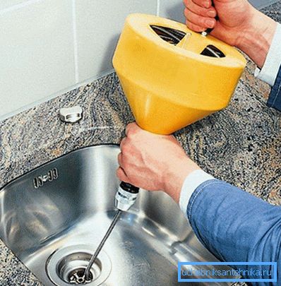 En la foto - El uso de cable sanitario. En la foto - El uso de cable sanitario.