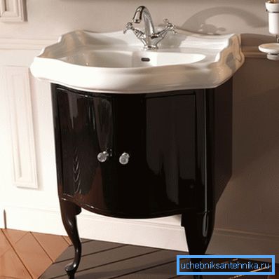 En la foto - un elegante armario para el lavabo. En la foto - un elegante armario para el lavabo.