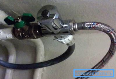En la foto - cómo instalar un grifo de agua