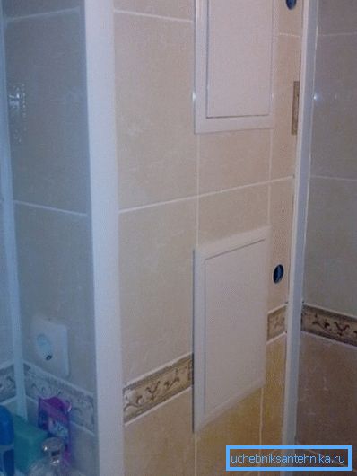 En una foto - una caja para tuberías de alcantarillado En una foto - una caja para tuberías de alcantarillado