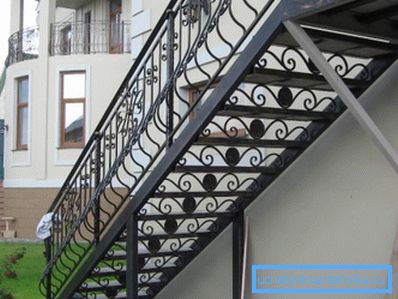 En la foto - una escalera de la proftruby. En la foto - una escalera de la proftruby.