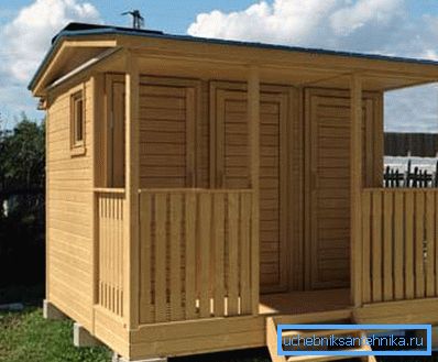 En la foto: algunos jardineros incluyen un compartimiento adicional para el equipamiento del hogar y hacen una pequeña terraza para un uso más conveniente. En la foto: algunos jardineros incluyen un compartimiento adicional para el equipamiento del hogar y hacen una pequeña terraza para un uso más conveniente.