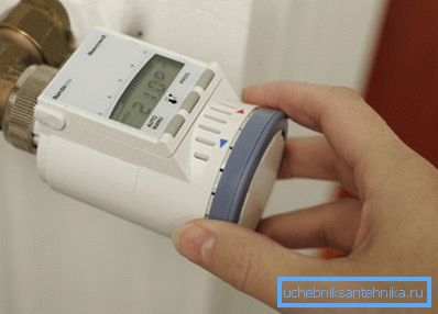 En la foto, un esquema independiente le permite ajustar la temperatura del refrigerante En la foto, un esquema independiente le permite ajustar la temperatura del refrigerante