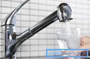 En la foto: garantizar un suministro de agua estable en el hogar es una gran ventaja.