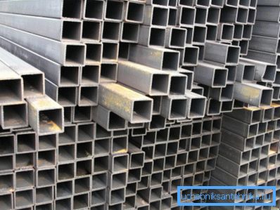 En la foto - el material óptimo para la construcción de toldos y casas de verano. En la foto - el material óptimo para la construcción de toldos y casas de verano.