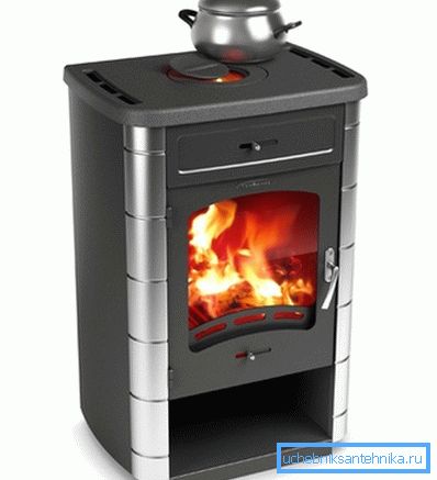 En la foto - un horno de larga combustión con una encimera Yauza. En la foto - un horno de larga combustión con una encimera Yauza.