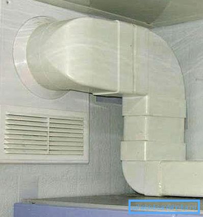 En la foto - montaje de ventilación de plástico. En la foto - montaje de ventilación de plástico.