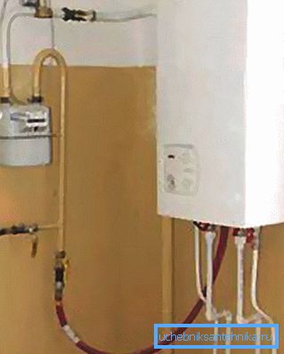 En la foto - suministro de gas en el apartamento.