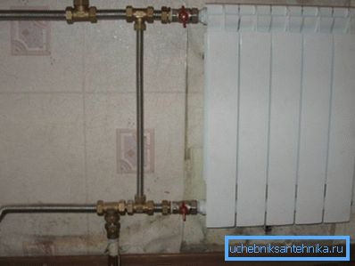 En la foto - revestimiento hecho de tubo de acero inoxidable corrugado En la foto - revestimiento hecho de tubo de acero inoxidable corrugado