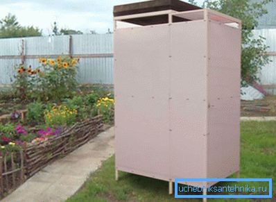 La foto muestra la cabina más sencilla para operar en verano. La foto muestra la cabina más sencilla para operar en verano.