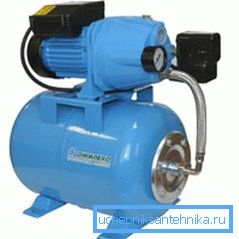 En la foto: las bombas de superficie se pueden instalar con sus propias manos, no hay nada difícil en este trabajo. En la foto: las bombas de superficie se pueden instalar con sus propias manos, no hay nada difícil en este trabajo.