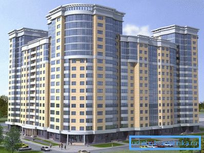 La foto muestra un edificio de apartamentos con calefacción centralizada. La foto muestra un edificio de apartamentos con calefacción centralizada.