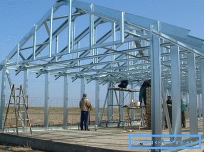 En la foto - el uso de hardware en la construcción individual. En la foto - el uso de hardware en la construcción individual.
