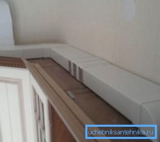 En la foto - un ejemplo de colocación de un tubo rectangular. En la foto - un ejemplo de colocación de un tubo rectangular.