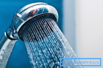 En la foto: el consumo de agua por ducha depende de varios criterios importantes, que consideraremos en este artículo. En la foto: el consumo de agua por ducha depende de varios criterios importantes, que consideraremos en este artículo.