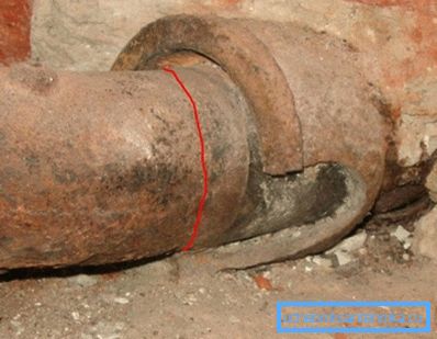 En la foto - el resultado de un manejo descuidado de la toma de corriente. En la foto - el resultado de un manejo descuidado de la toma de corriente.