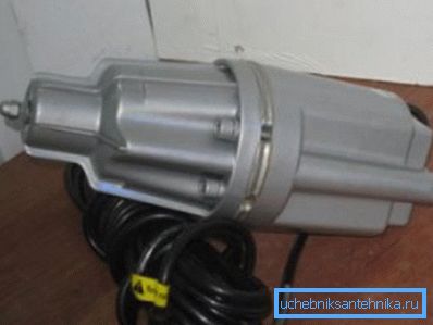 En la foto se sumerge la bomba más adecuada y sencilla para el bombeo. En la foto se sumerge la bomba más adecuada y sencilla para el bombeo.