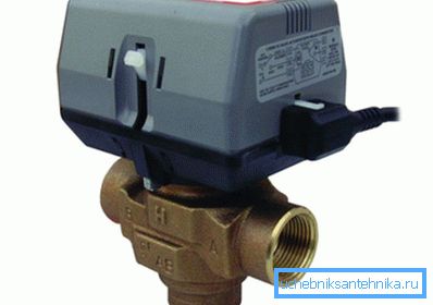 En la foto - el servo ya está instalado. En la foto - el servo ya está instalado.