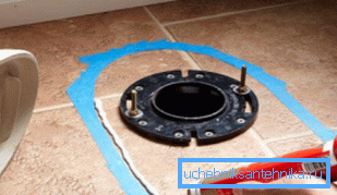 En la foto: la silicona ayudará a evitar la entrada de suciedad y agua debajo de la parte de soporte. En la foto: la silicona ayudará a evitar la entrada de suciedad y agua debajo de la parte de soporte.