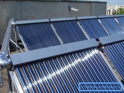 En la foto - colectores solares, constituidos por tubos de vacío. En la foto - colectores solares, constituidos por tubos de vacío.