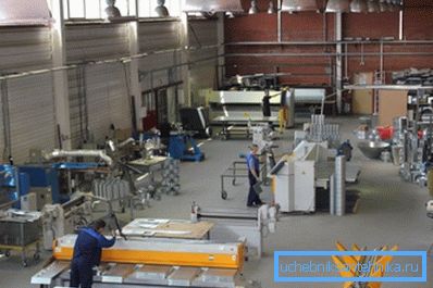 En la foto - taller, equipado con un moderno sistema de ventilación.