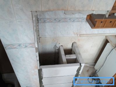 La foto muestra la separación del espacio interno del conducto de ventilación. La foto muestra la separación del espacio interno del conducto de ventilación.