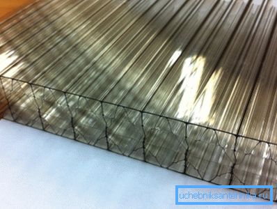 La foto muestra panales que no afectan la transparencia del material. La foto muestra panales que no afectan la transparencia del material.