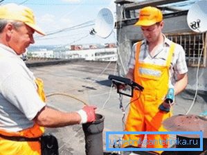 En la foto, puedes ver cómo los deudores bloquean el sistema de alcantarillado sin visitar sus hogares. En la foto, puedes ver cómo los deudores bloquean el sistema de alcantarillado sin visitar sus hogares.
