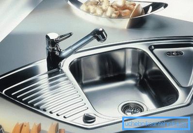 Fregaderos de cocina de acero inoxidable en el interior. Fregaderos de cocina de acero inoxidable en el interior.