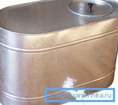 Tanque de almacenamiento galvanizado para agua con un grifo de 95 l. Tanque de almacenamiento galvanizado para agua con un grifo de 95 l.