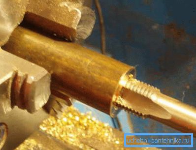 Tener un torno simplificará enormemente la tarea. Tener un torno simplificará enormemente la tarea.