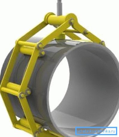 Centralizador externo con enlaces articulados. Centralizador externo con enlaces articulados.