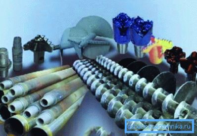 Brocas, barrenos de tierra, sistema de tuberías y otros componentes de las plataformas de perforación, que el contratista generalmente hace en los costos del artículo, porque tienen un uso único o permanecen en el pozo mismo Brocas, barrenos de tierra, sistema de tuberías y otros componentes de las plataformas de perforación, que el contratista generalmente hace en los costos del artículo, porque tienen un uso único o permanecen en el pozo mismo