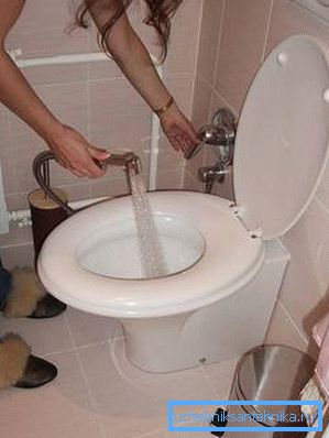 La boquilla se puede utilizar para la limpieza. La boquilla se puede utilizar para la limpieza.