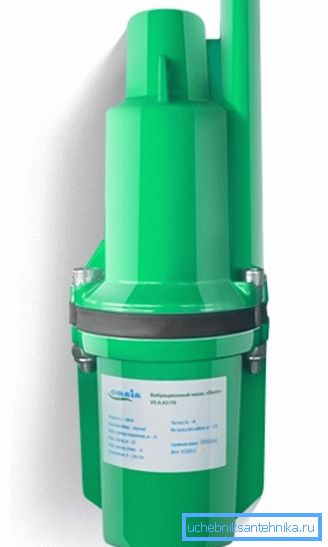 La bomba con la toma de agua superior, para suministrar agua limpia. La bomba con la toma de agua superior, para suministrar agua limpia.