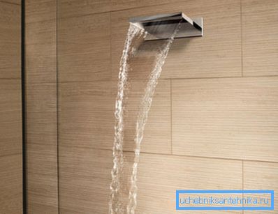 Grifos de baño en cascada montados en la pared con ducha: una opción más simple y económica Grifos de baño en cascada montados en la pared con ducha: una opción más simple y económica
