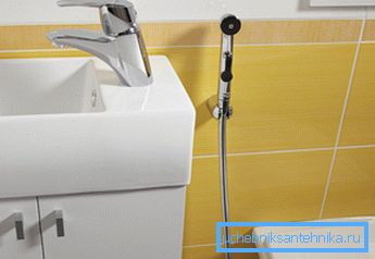 El mezclador de bidé montado en la pared con ducha higiénica no arruina el interior El mezclador de bidé montado en la pared con ducha higiénica no arruina el interior