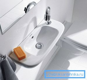 Pequeño lavabo estrecho Pequeño lavabo estrecho