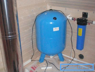 Un pequeño tanque y filtro sin problemas se colocan incluso en la habitación más pequeña. Un pequeño tanque y filtro sin problemas se colocan incluso en la habitación más pequeña.