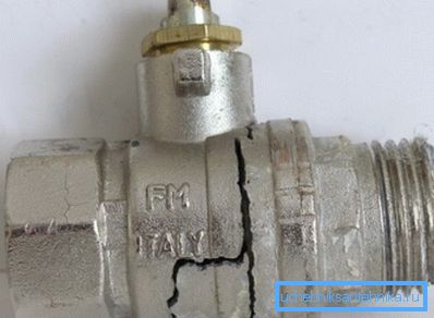 Producto pobre tras un corto impacto mecánico. Producto pobre tras un corto impacto mecánico.