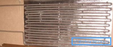 Algunos maestros utilizan este material incluso cuando crean las baterías, lo que ahorra mucho dinero, pero solo las tuberías especiales en forma de corrugaciones son adecuadas para este trabajo. Algunos maestros utilizan este material incluso cuando crean las baterías, lo que ahorra mucho dinero, pero solo las tuberías especiales en forma de corrugaciones son adecuadas para este trabajo.