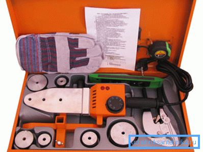 Algunos fabricantes producen kits de soldadura, que incluyen todas las herramientas necesarias para el trabajo. Algunos fabricantes producen kits de soldadura, que incluyen todas las herramientas necesarias para el trabajo.