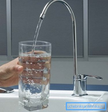 Algunos sistemas requieren la instalación de un grifo separado, que producirá agua potable purificada Algunos sistemas requieren la instalación de un grifo separado, que producirá agua potable purificada