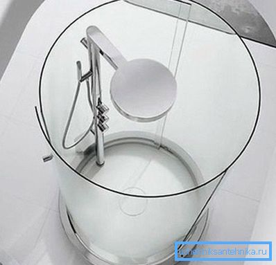 Algunas variantes de cabina no tienen una cubierta superior, pero se pueden colocar justo en el centro de la habitación. Algunas variantes de cabina no tienen una cubierta superior, pero se pueden colocar justo en el centro de la habitación.