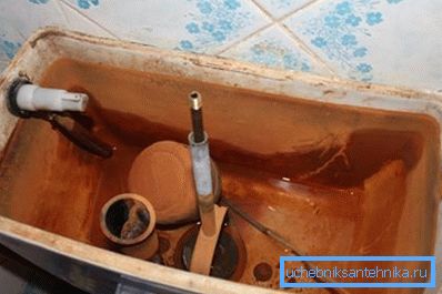 El funcionamiento incorrecto de la cisterna es una fuente de gran dolor de cabeza para el propietario. El funcionamiento incorrecto de la cisterna es una fuente de gran dolor de cabeza para el propietario.