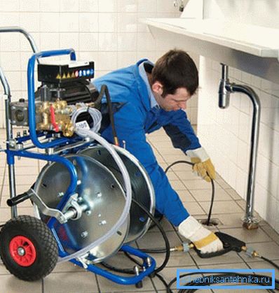 El equipo está equipado con un motor, compresor y manguera. El equipo está equipado con un motor, compresor y manguera.